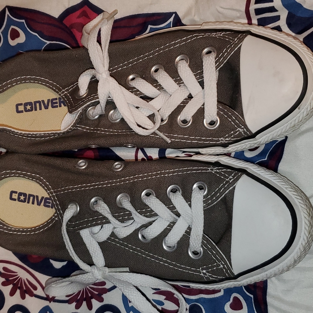Size 7 women's converse